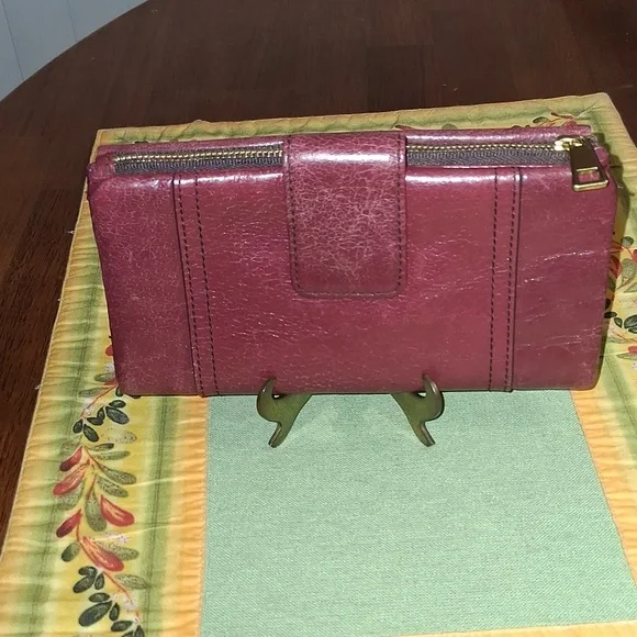 Fossil Women's Burgundy Leather Wallet - Picture 2 of 8
